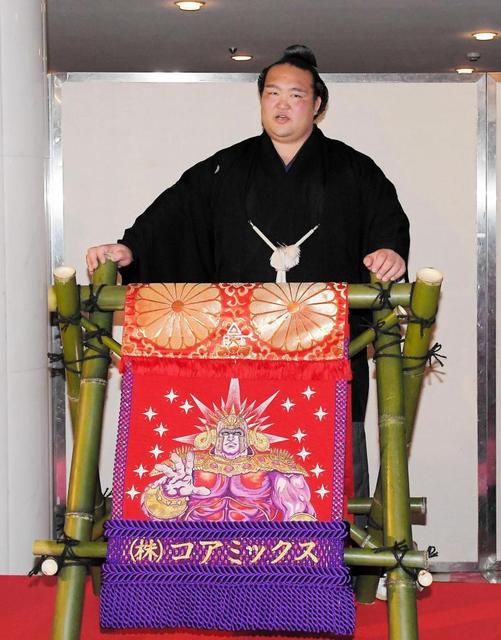 稀勢の里、ラオウの化粧まわしをお披露目 横綱昇進パーティー/スポーツ