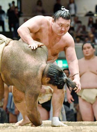 　１年ぶりの賜杯奪還へ向け調整する白鵬