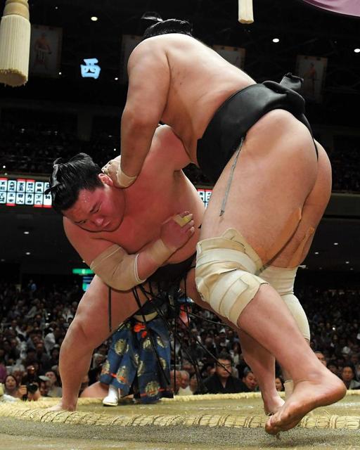 白鵬ヒヤリ復帰星　千代の富士に並ぶ歴代２位の横綱在位５９場所