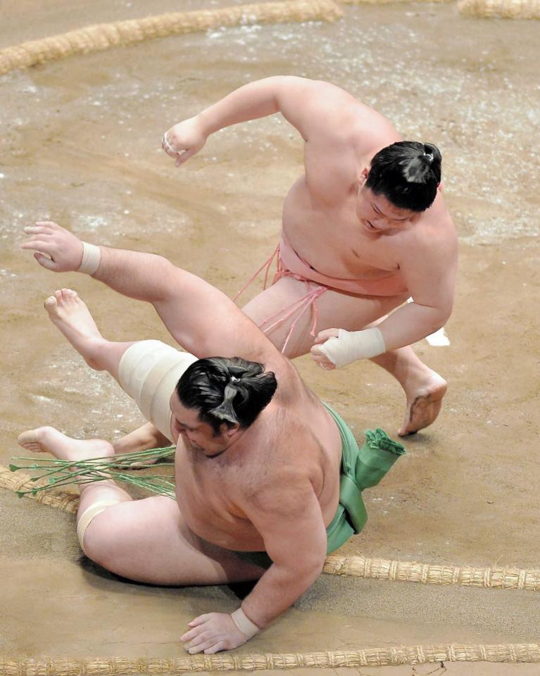 　魁聖を切り返しで下す宇良