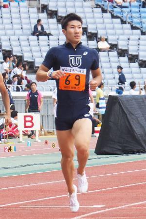 　男子２００メートル予選　２０秒７９でゴールする桐生祥秀＝日産スタジアム