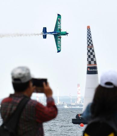 エアレース、室屋選手が２連覇 「空のＦ１」大盛況で幕