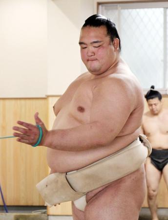 稀勢の里、名古屋場所に向け稽古 左おっつけも「少しずつ」