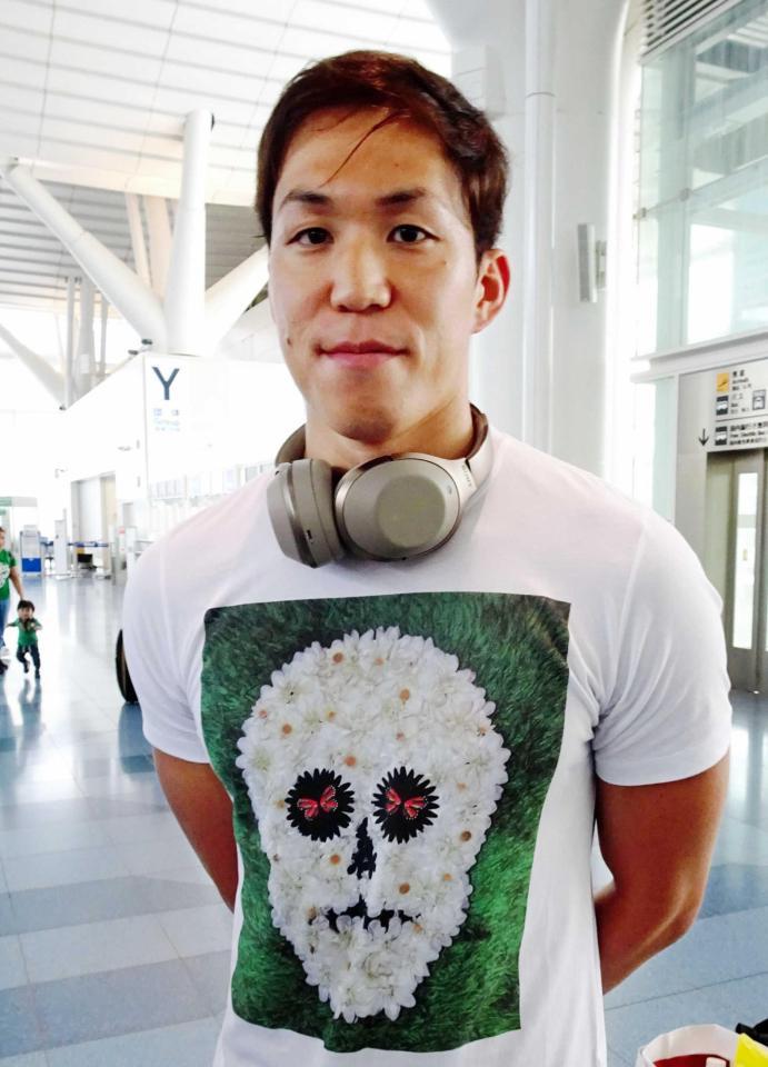 　欧州遠征に出発した小関也朱篤