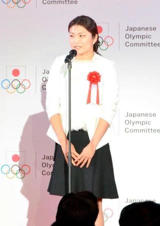 　ＪＯＣスポーツ賞の最優秀賞に輝き、スピーチするレスリング女子の伊調馨