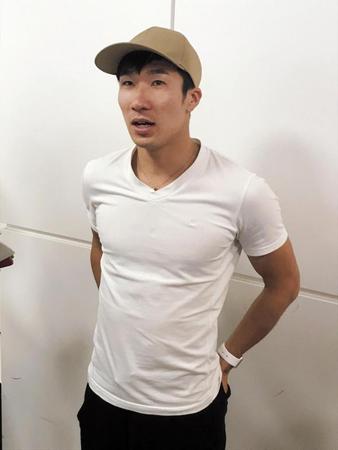 欧州遠征から帰国した桐生祥秀＝成田空港