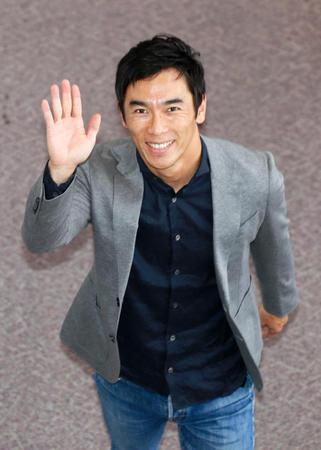 　インディ５００で初優勝を果たし、笑顔で成田空港に到着した佐藤琢磨