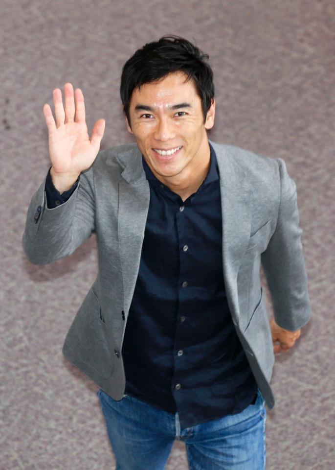 　インディ５００で初優勝を果たし、笑顔で成田空港に到着した佐藤琢磨