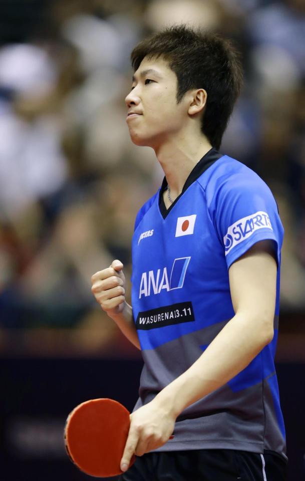 　１回戦を突破し、ガッツポーズする水谷隼