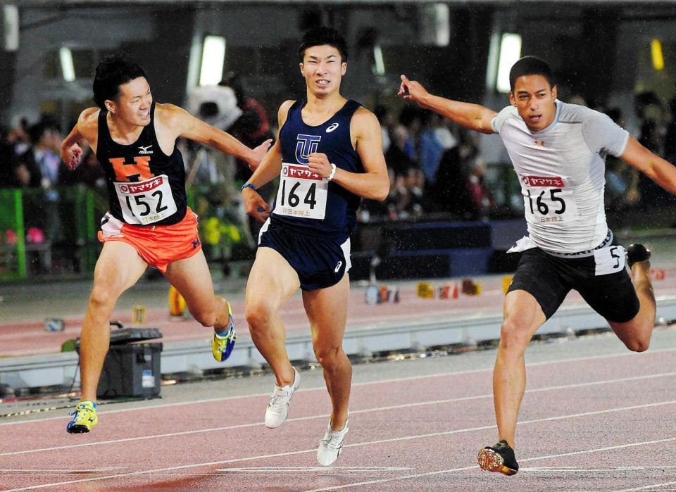 　昨年の日本陸上選手権男子１００メートル決勝でケンブリッジ飛鳥（右）に敗れ３位に終わった桐生祥秀（中）