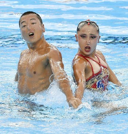 シンクロ、安部・足立組が決勝へ 世界水泳混合デュエット予選４位
