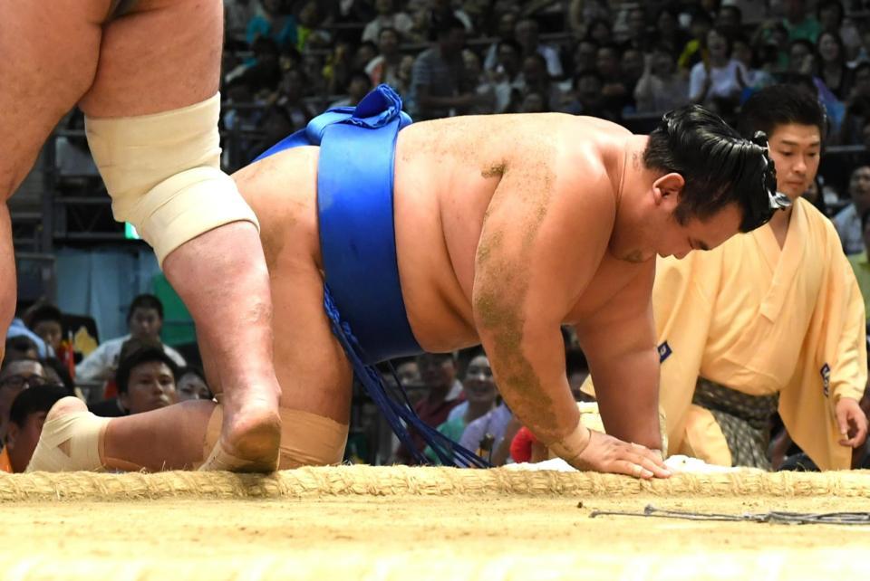 栃ノ心に敗れ、負け越しが決まった琴奨菊