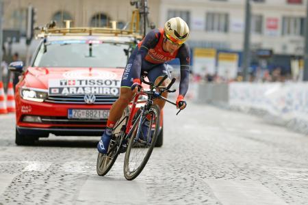 　ツール・ド・フランスの第２０ステージを走る新城幸也（共同）