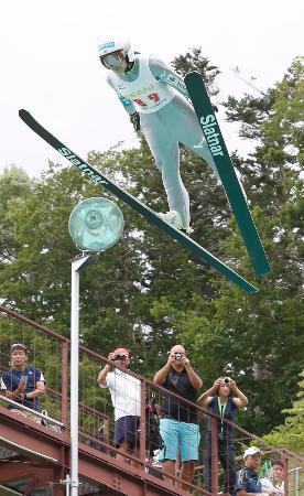 スキー高梨が初戦Ｖ、伊藤２位 サマージャンプ朝日大会