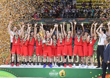 バスケ女子日本、アジア杯３連覇 豪州に競り勝つ