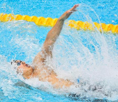 男子50メートル背泳ぎで銀メダルを獲得した古賀淳也＝ブダペスト（共同）