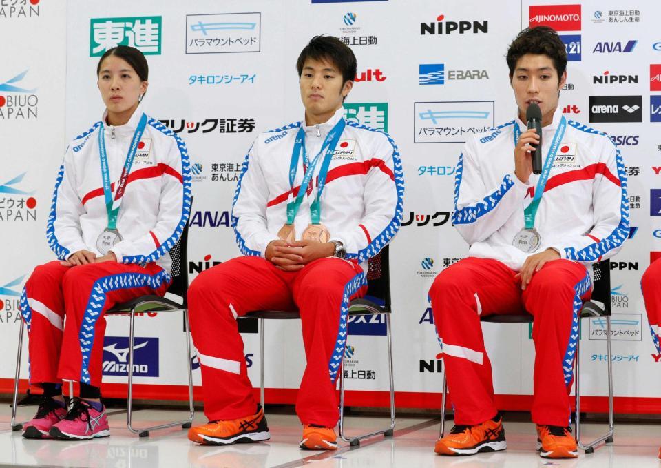 　記者会見する（左から）大橋悠依、瀬戸大也、萩野公介