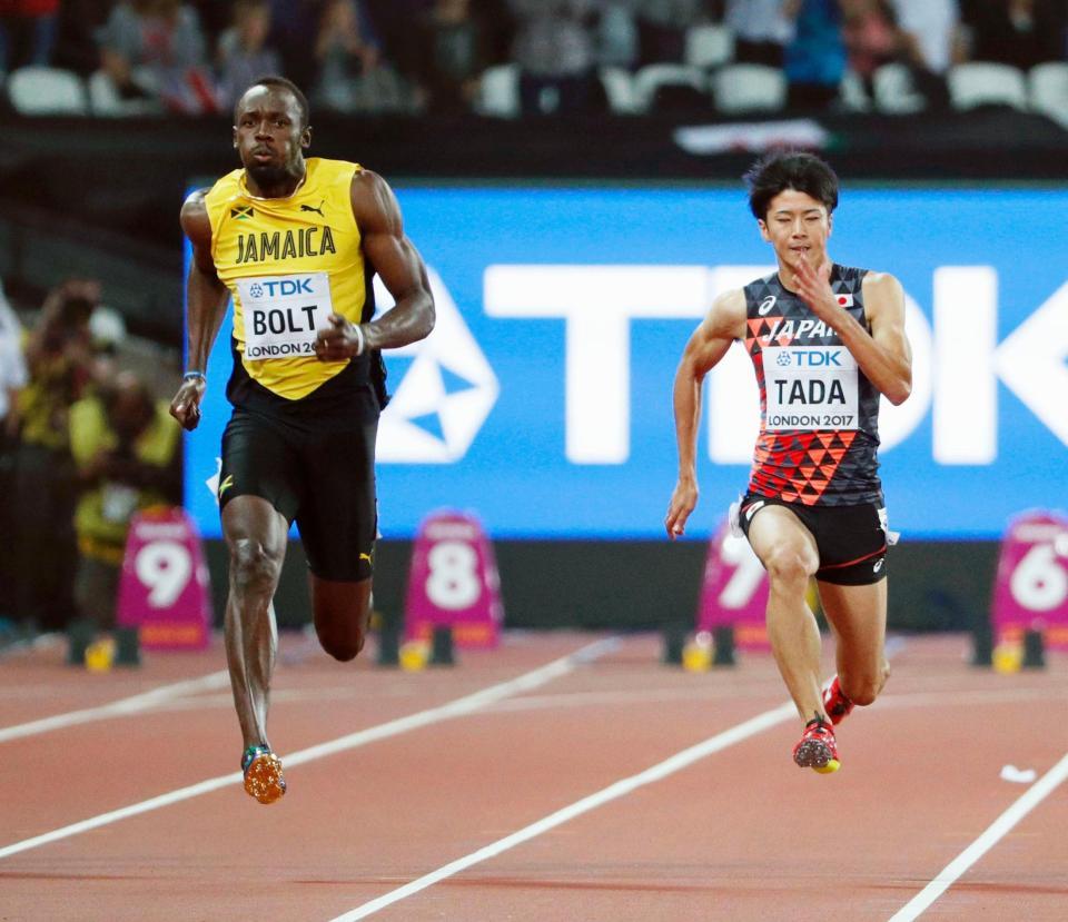 男子１００メートル予選　ウサイン・ボルト（左）と力走する多田修平。10秒19で準決勝進出を決めた＝ロンドン（共同）