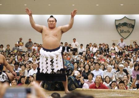 東京・青学構内で大相撲巡業 ４７００人来場で盛り上がる