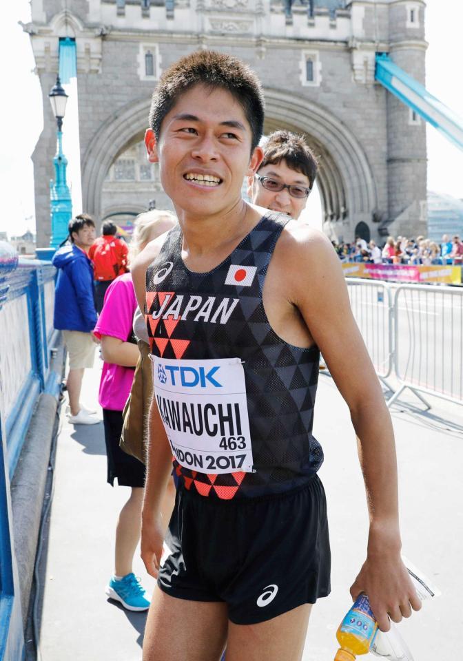 　日本勢最高の９位に入り、笑顔で引き揚げる川内優輝（共同）