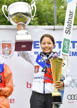 高梨優勝、伊藤３位 ジャンプ女子ＧＰ第３戦