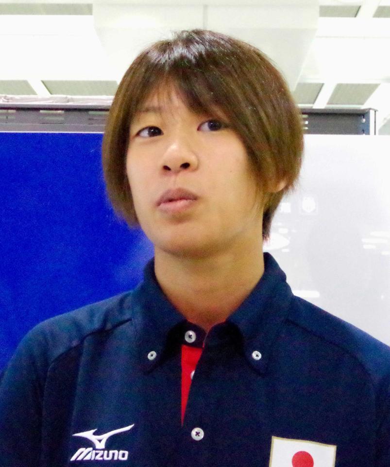 　取材に応じる近藤亜美（共同）