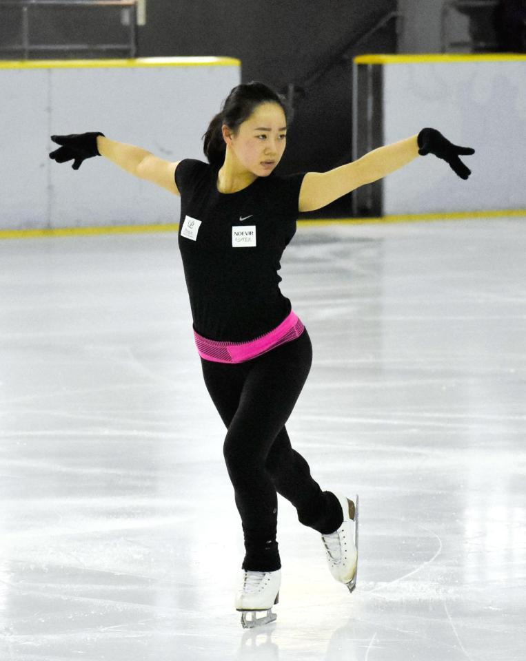 　練習する樋口新葉