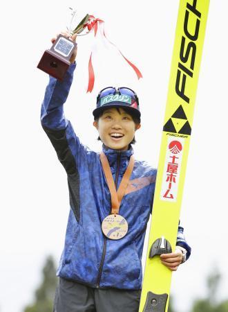 妙高サマージャンプ、伊藤有希Ｖ 高梨沙羅は２位