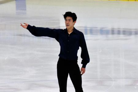 演技を終え、あいさつするネーサン・チェン