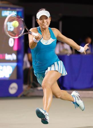 女子テニス尾崎、１回戦で敗れる 穂積組勝ち、青山組敗退