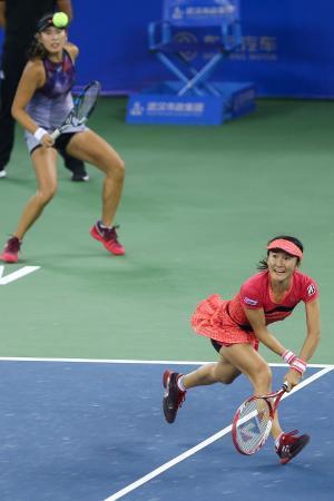 テニス、ダブルス青山組は準優勝 武漢オープン、ヒンギス組に敗戦