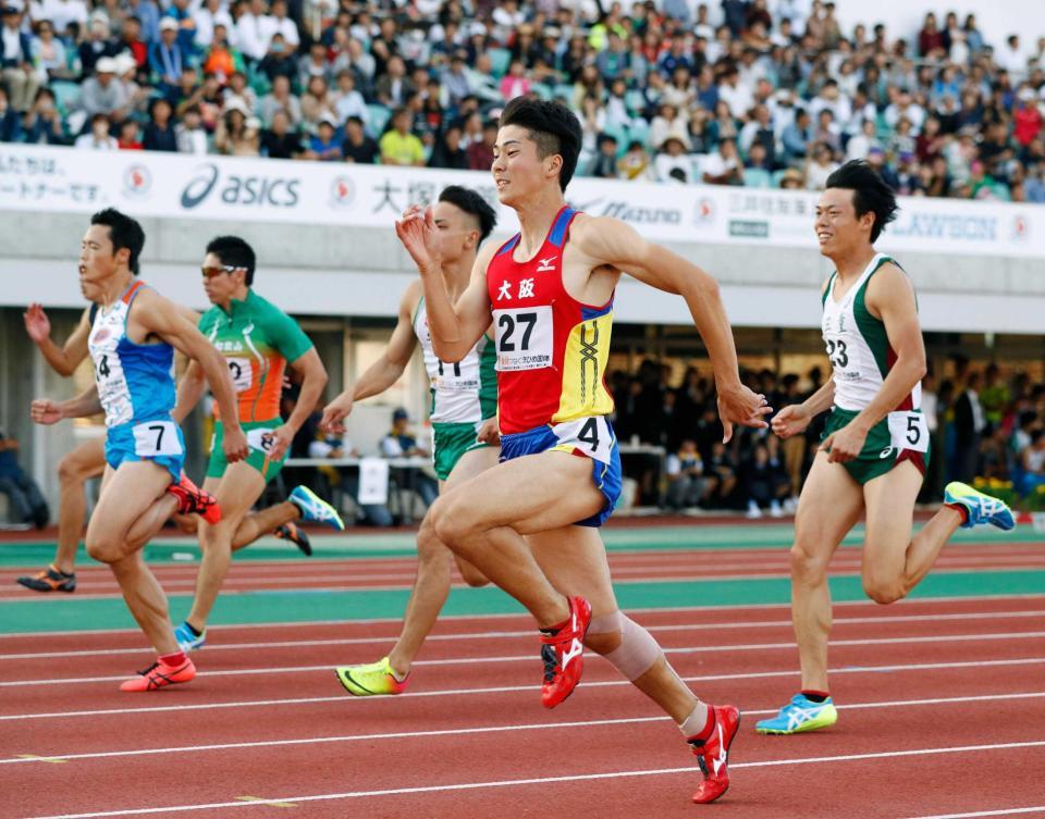 　１０秒２２で初優勝した多田修平（手前）＝共同