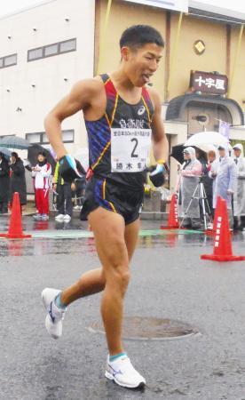 　５０キロ競歩　３時間４８分３６秒で初優勝した勝木隼人＝山形県高畠町