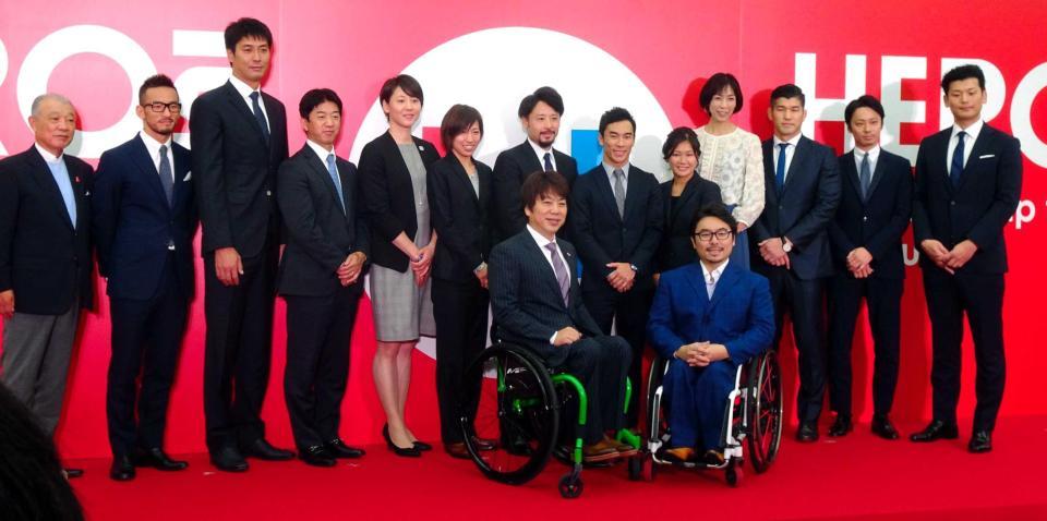 　アンバサダーの中田英寿氏（左から２番目）