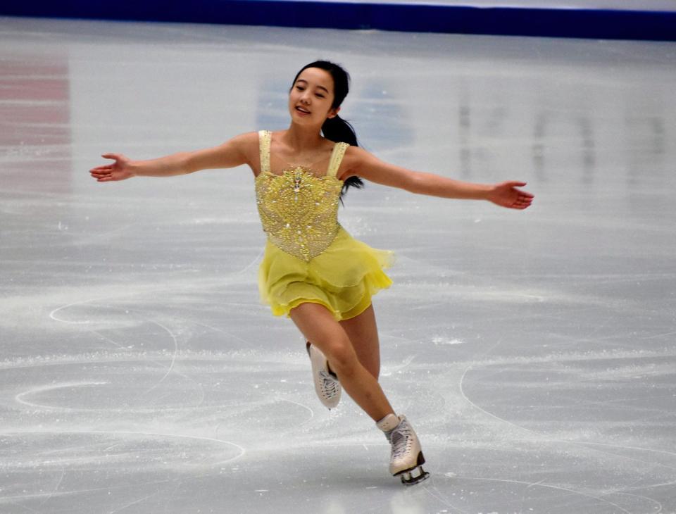 本田真凜、課題のスピンをしっかり確認 黄色い衣装にポニーテール姿/スポーツ/デイリースポーツ online