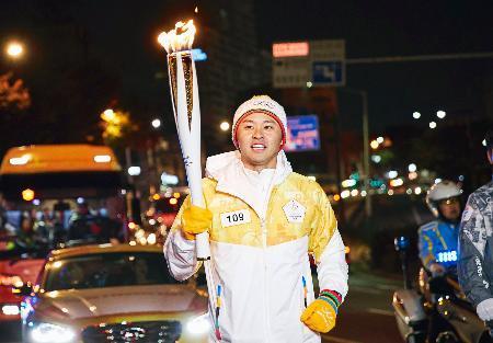 競泳の北島氏、韓国で聖火リレー 平昌冬季五輪の開幕まで３カ月