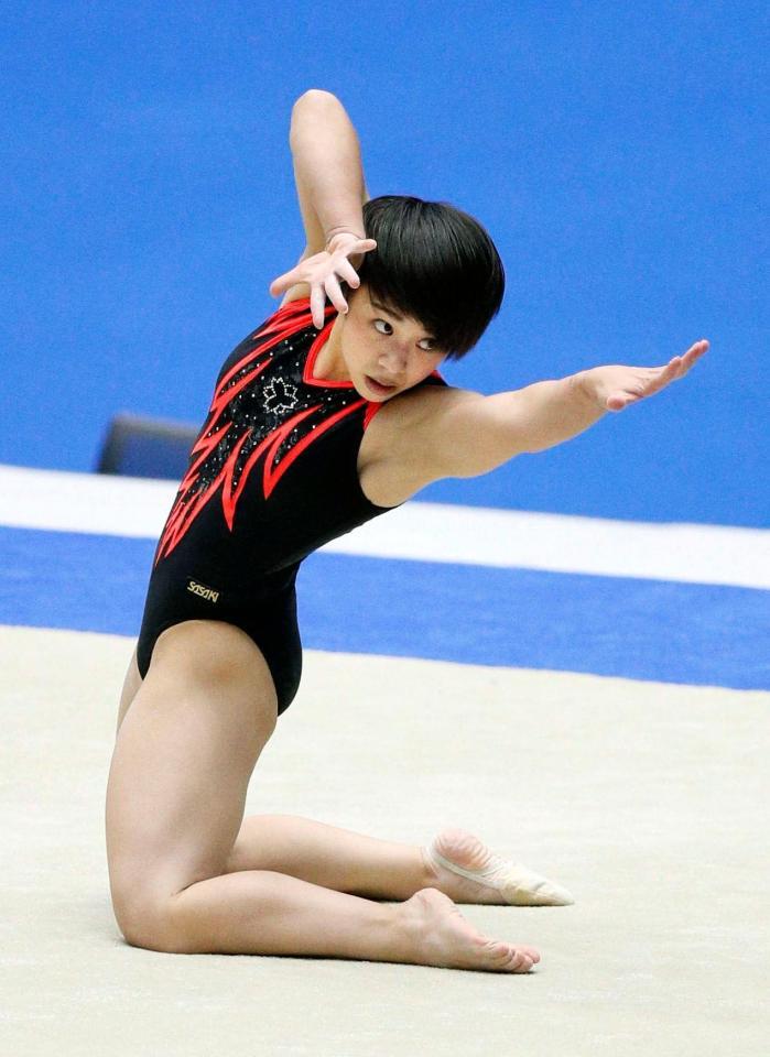 　女子決勝　日体大・村上茉愛の床運動