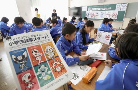 　報道陣に公開された「マスコット投票授業」＝１１日午前、福島市の市立吉井田小学校