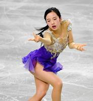 公式練習で調整する本田真凜＝武蔵野の森総合スポーツプラザ（撮影・高部洋祐）