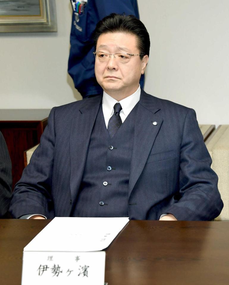 　臨時理事会に臨む伊勢ケ浜親方