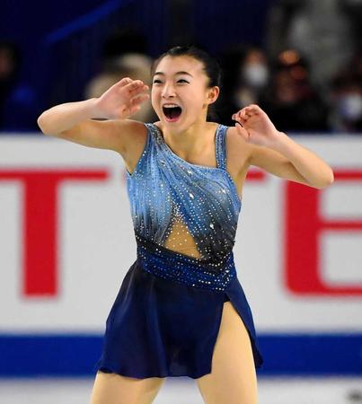 坂本花織ドヤっ!自己ベストで女子SP首位発進 関西の元気娘が ...