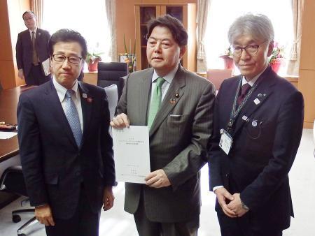 札幌市長、五輪招致で支援要請 ２０２６年冬季、文科相に