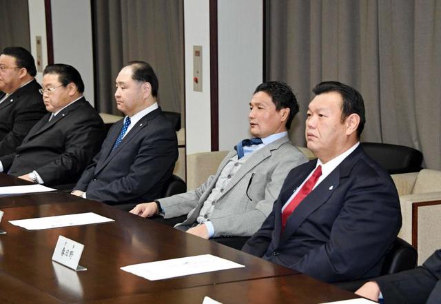 相撲協会 アメとムチで貴乃花親方封じ　史上初理事解任も２月の理事選出馬認める