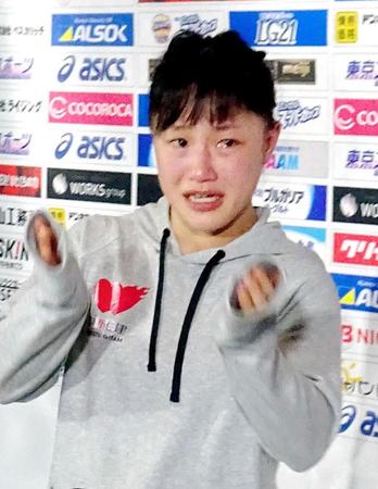 　１７年１２月、全日本選手権で棄権し、号泣する登坂絵莉