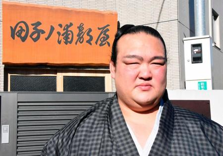 　取材に応じる稀勢の里