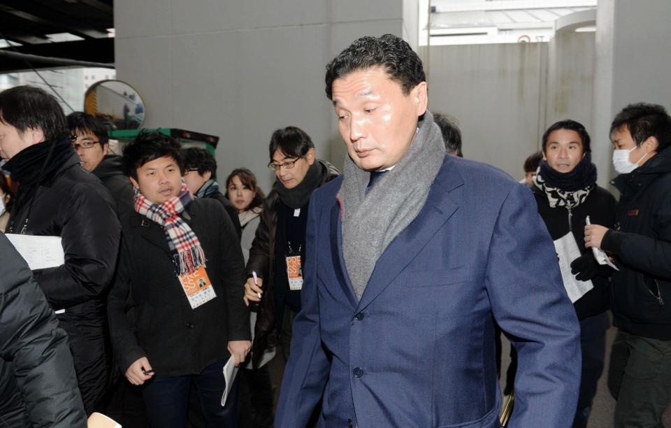 　理事候補選挙落選で冴えない表情で引き揚げる貴乃花親方