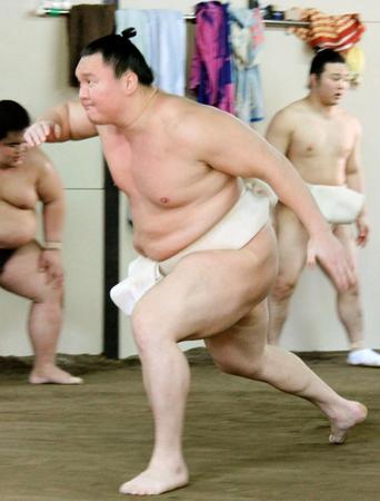 　軽めの調整をする白鵬