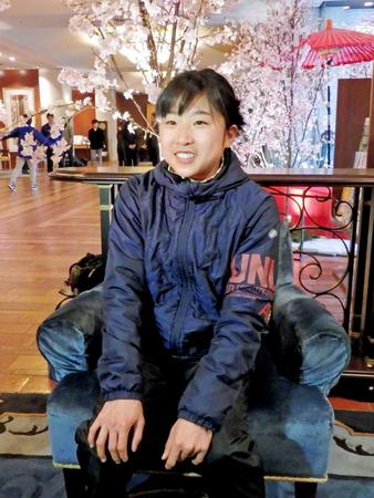 　初マラソンから一夜明け、取材に応じる関根花観