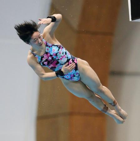 　女子高飛び込みで３位に入った板橋美波＝静岡県富士水泳場