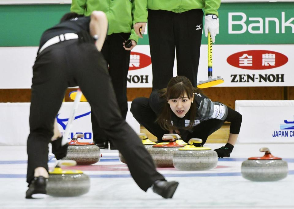 　竹田・竹田戦でスイープする清水（左）に指示を出す吉田知＝みちぎんドリームスタジアム